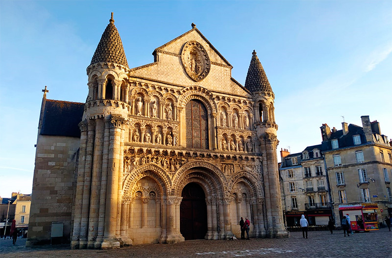 Porta de Notre Dame la Grande, en Poitiers, Francia