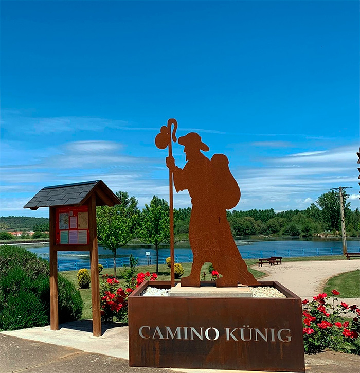 Entrada del puente del paso del Órbigo, en Santa Marina del Rey