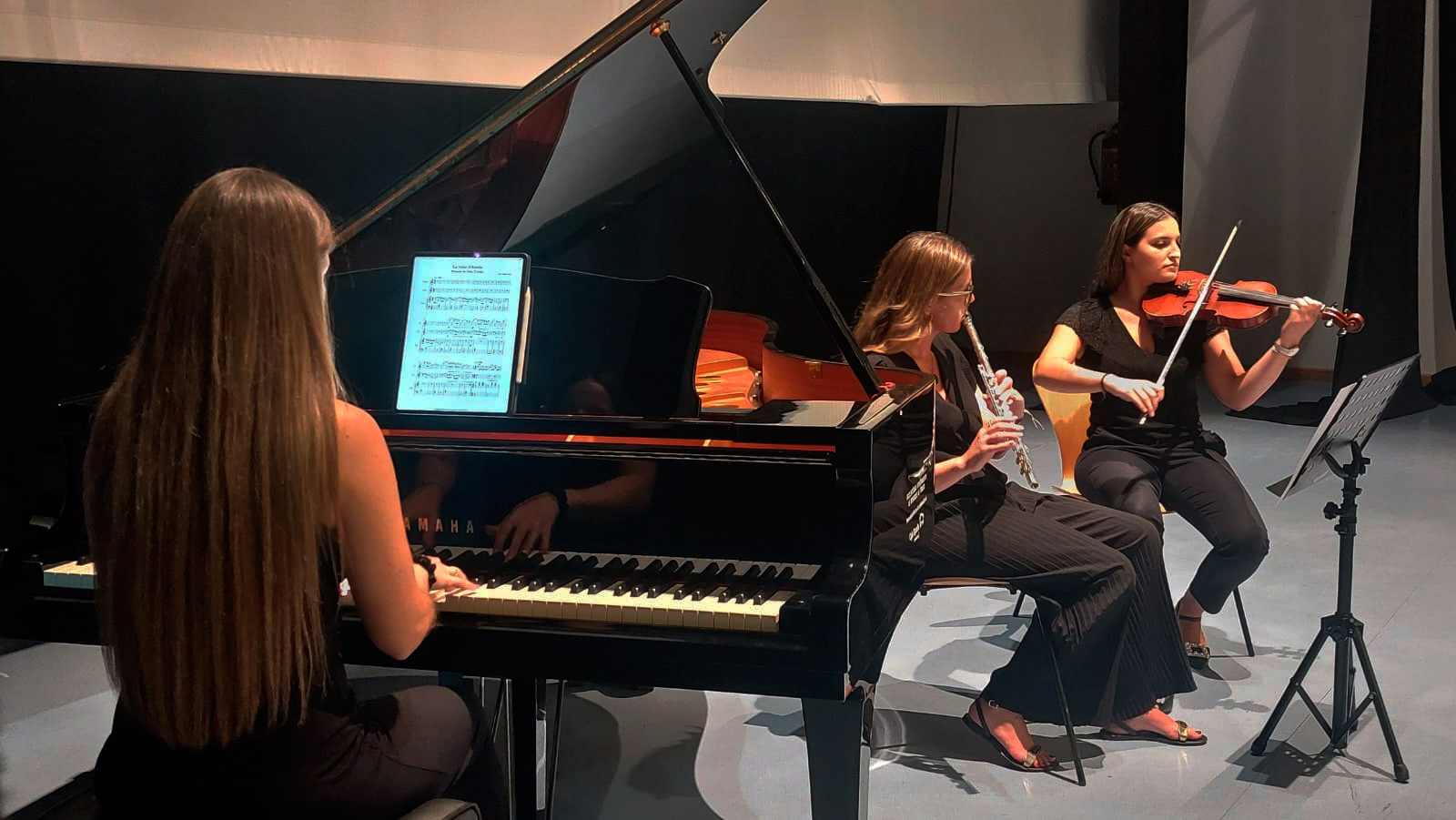 Camino y Memoria del Mundo. La música del Trío Scherzo contribuyó a solemnizar un extraordinario evento