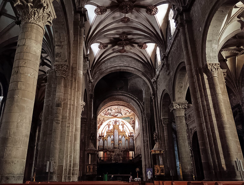 Interior de la catedral de Jaca, a treinta kilómetros al sur de Santa Cristina,
