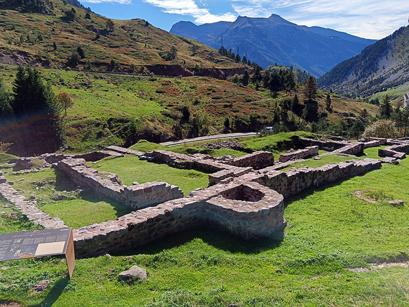 restos del monasterio y hospital de Santa Cristina, en Somport