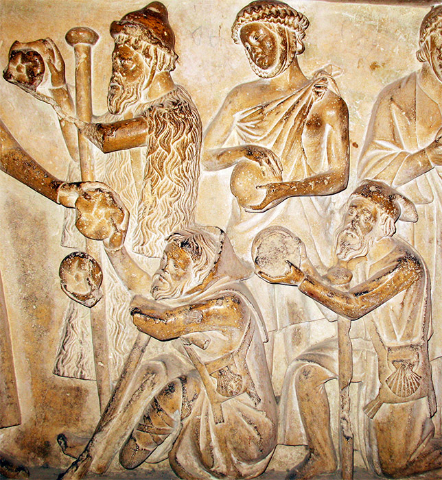 La atención al peregrino ha sido crucial en el prestigio del Camino de Santiago. Peregrinos recibiendo pan, relieve del sepulcro en la catedral de León.